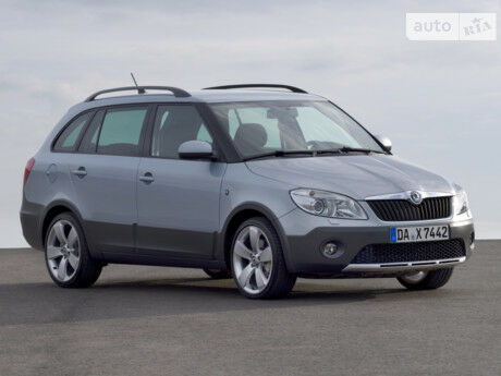 Шкода Фабия 2003 року Skoda Fabia 2003 року