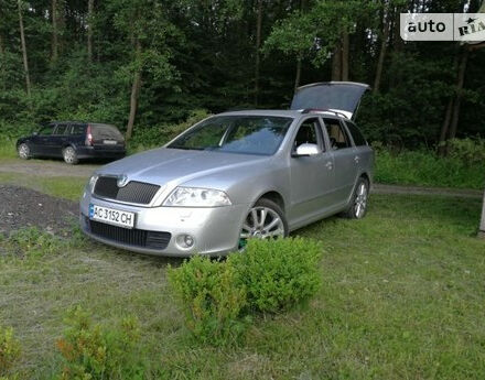 Фото на отзыв с оценкой 4.8 о Skoda Octavia RS 2007 году выпуска от автора "Андрій" с текстом: Прекрасне автоКрісла ковши клас, кліма є, круїз є, підігрів є, що ще требаНа r18 235/40 тримаєтьс...