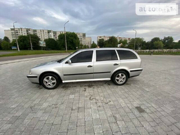 Skoda Octavia Tour 2000 року