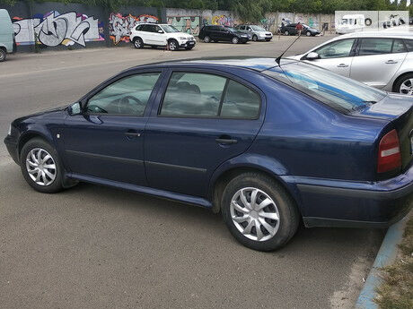 Шкода Октавия 1999 року Skoda Octavia 1999 року