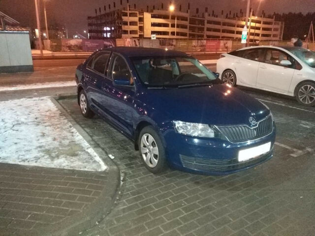 Шкода Рапид 2015 року Skoda Rapid 2015 року