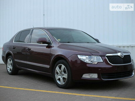 Шкода Суперб 2009 года Skoda SuperB 2009 года
