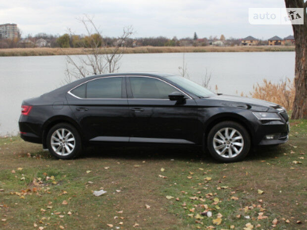 Шкода Суперб 2017 року Skoda SuperB 2017 року