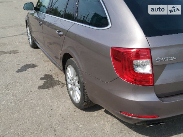 Шкода Суперб 2014 року Skoda SuperB 2014 року