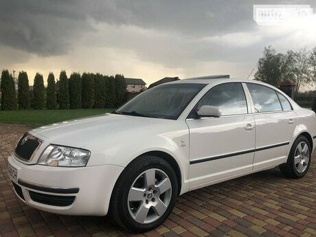 Шкода Суперб 2005 года Skoda SuperB 2005 года