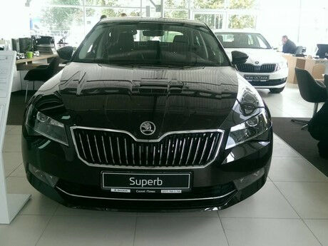 Шкода Суперб 2018 року Skoda SuperB 2018 року