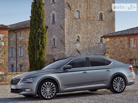 Шкода Суперб 2010 року Skoda SuperB 2010 року