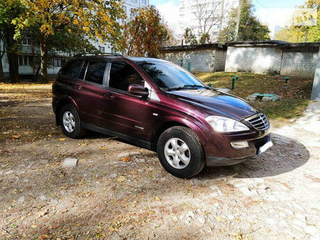 SsangYong KYRON DELUXE 2010 года