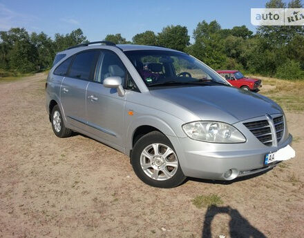 Фото на відгук з оцінкою 4.6   про авто SsangYong Rodius 2005 року випуску від автора “Виталий” з текстом: По соотношению цена/качество/количество/потребительские свойства, равных нет. Более-менее могут к...