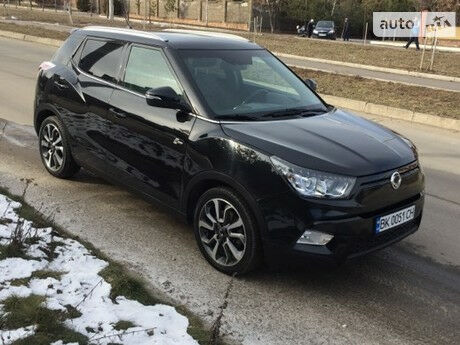 SsangYong Tivoli 2015 року