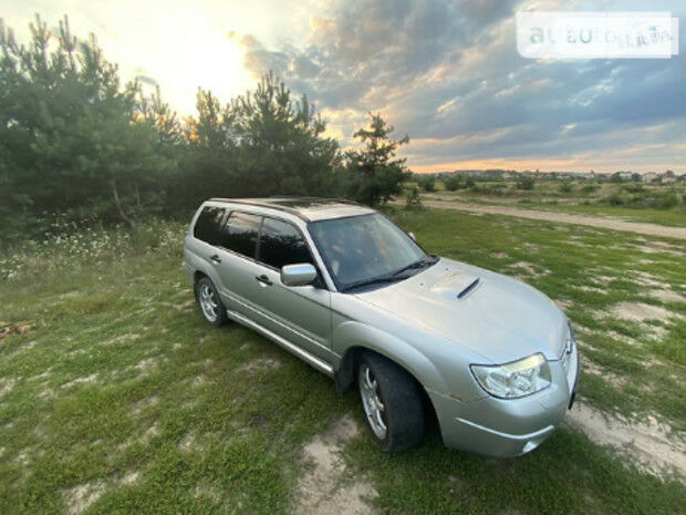 Субару Форестер 2006 року Subaru Forester 2006 року