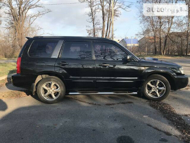 Subaru Forester 2004 року