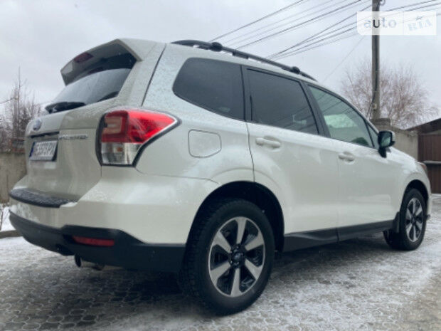 Subaru Forester 2016 року