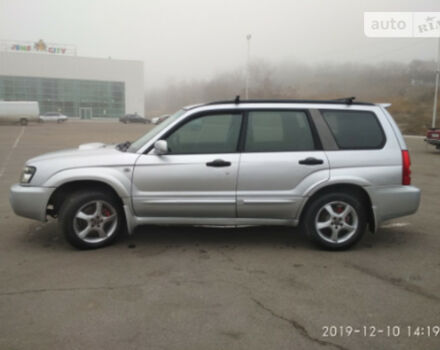 Subaru Forester 2004 року