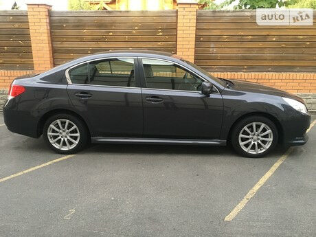 Subaru Legacy 2010 года