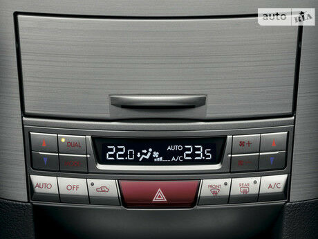 Субару Легаси 2005 года Subaru Legacy 2005 года
