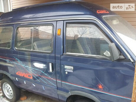 Субару Либеро 1990 року Subaru Libero 1990 року