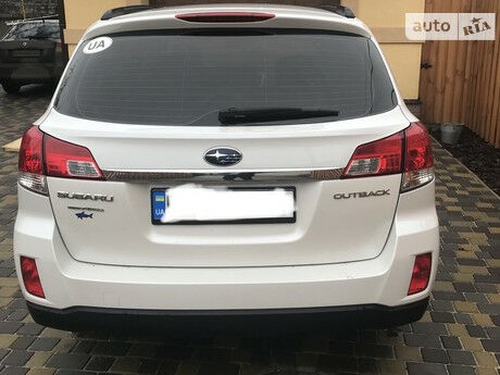 Subaru Outback 2012 года