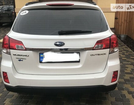 Subaru Outback 2012 года