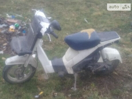 Suzuki Avenis 2000 року