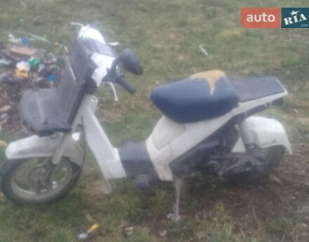 Suzuki Avenis 2000 року