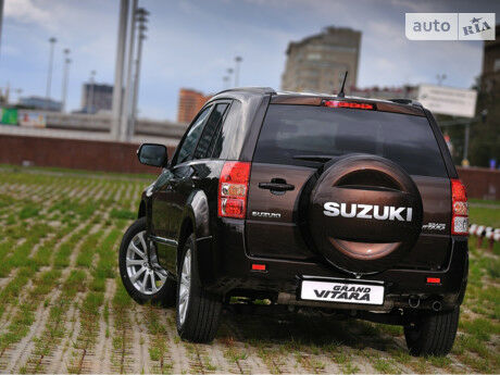 Сузуки Гранд Витара 2000 года Suzuki Grand Vitara 2000 года