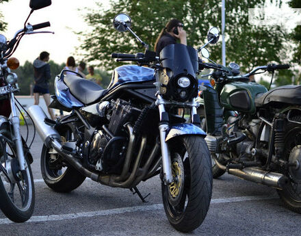 Фото на отзыв с оценкой 5 о Suzuki GSF 2005 году выпуска от автора "Yana1701" с текстом: Отличный мотоцикл. У мужа такой же, летом вместе ездили отдыхать на нем, ездила на многих мотоцик...