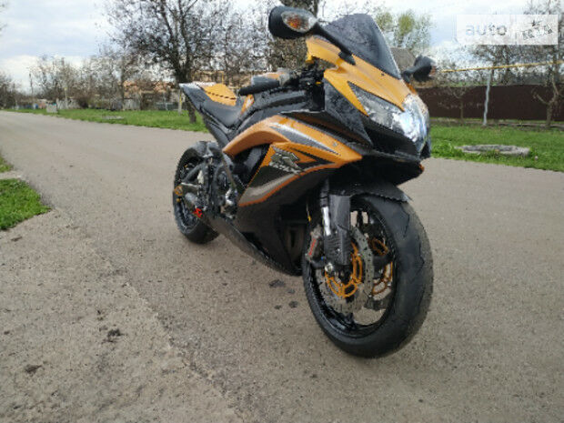 Suzuki GSX R 750 2010 року