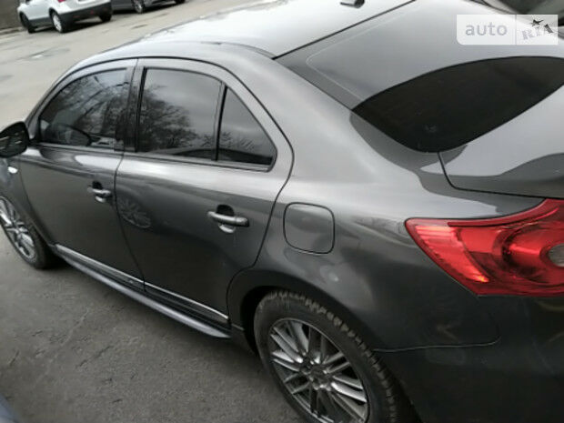 Сузуки Кизаши 2012 года Suzuki Kizashi 2012 года