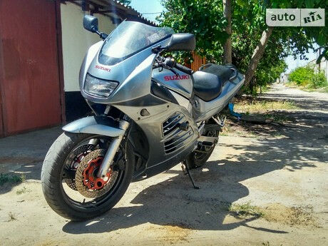 Сузуки РФ 1999 года Suzuki RF 1999 года