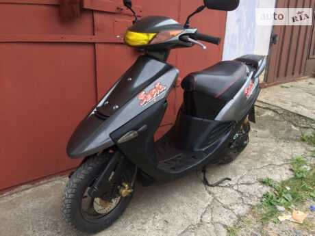 Сузуки Сепия 2000 года Suzuki Sepia 2000 года