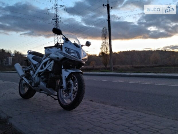 Suzuki SV 1000S 2003 року