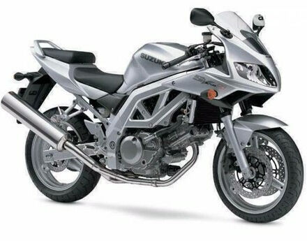 Фото на отзыв с оценкой 4 о Suzuki SV 2005 году выпуска от автора "RadicateB" с текстом: Suzuki SV650S - это мотоцикл, который не оставит равнодушными тех, кому нравятся V-twin двигатели...