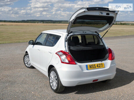 Сузуки Свифт 2004 года Suzuki Swift 2004 года