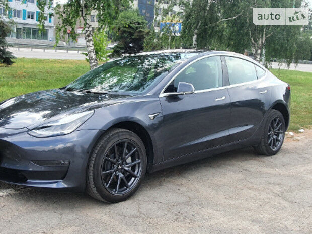 Tesla Model 3 2018 року