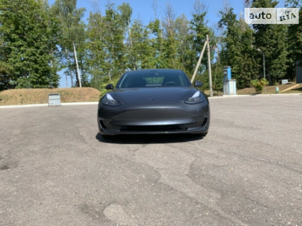 Tesla Model 3 2018 року