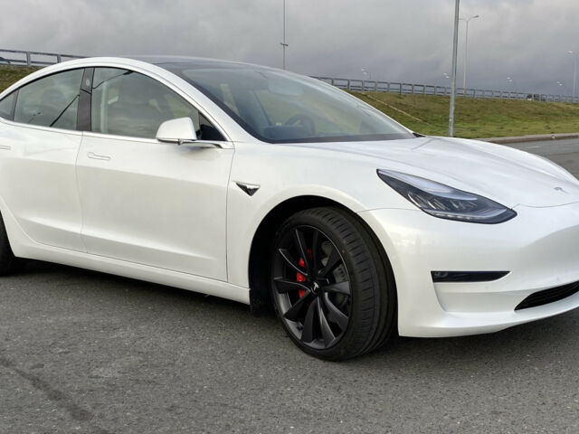 Tesla Model 3 2019 року