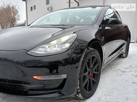 Tesla Model 3 2022 року