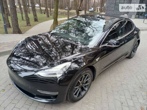 Тесла Модель 3 2019 года Tesla Model 3 2019 года