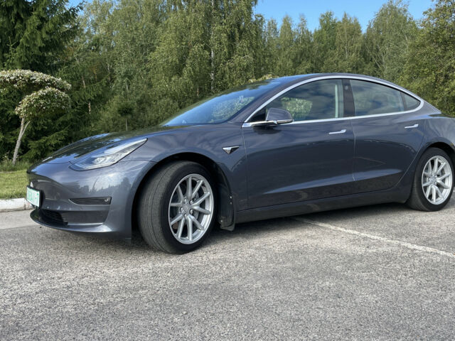Тесла Модель 3 2020 года Tesla Model 3 2020 года