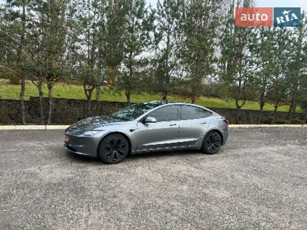 Tesla Model 3 2024 года