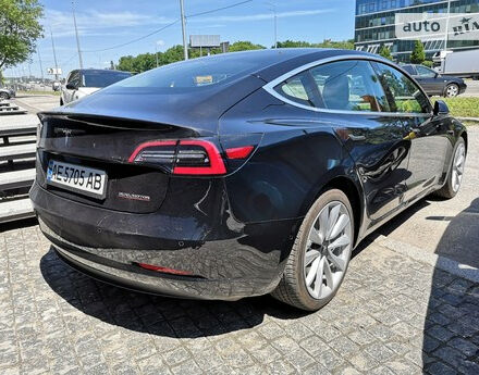 Tesla Model 3 2019 року