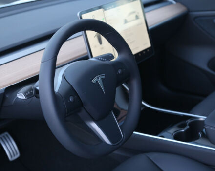 Tesla Model 3 2019 года - Фото 2 авто
