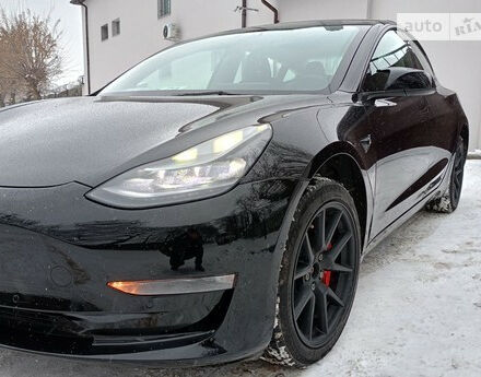 Tesla Model 3 2022 года