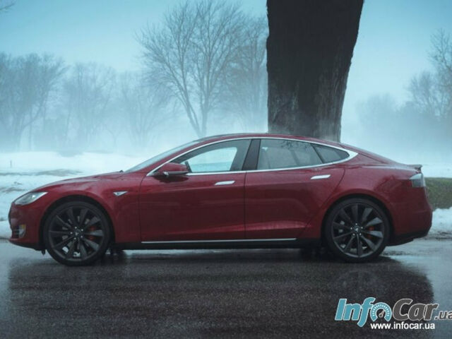 Tesla Model S 2017 року