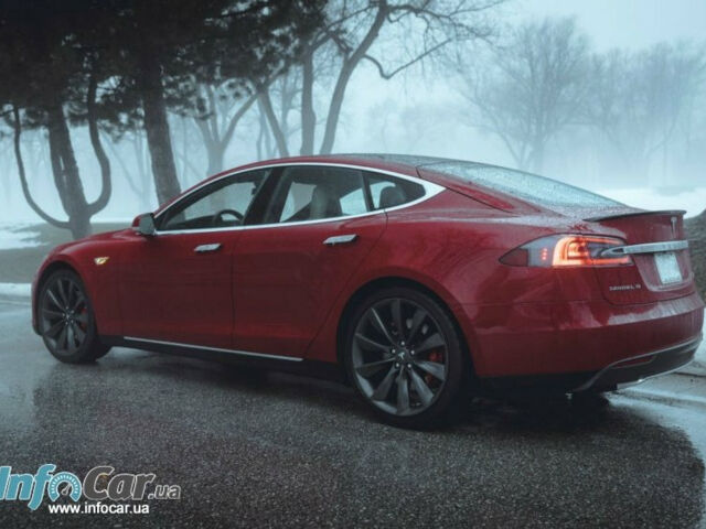 Tesla Model S 2017 року