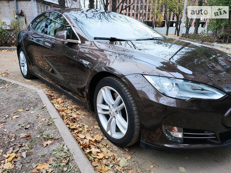 Tesla Model S 2014 року