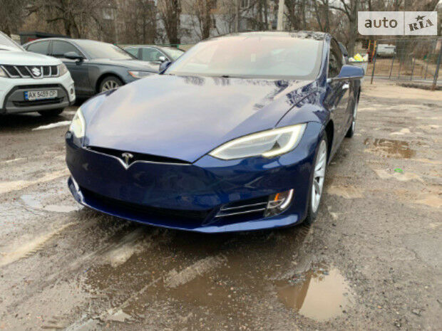 Tesla Model S 2016 года