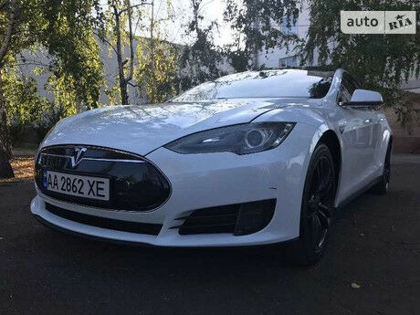 Тесла Модель С 2013 року Tesla Model S 2013 року