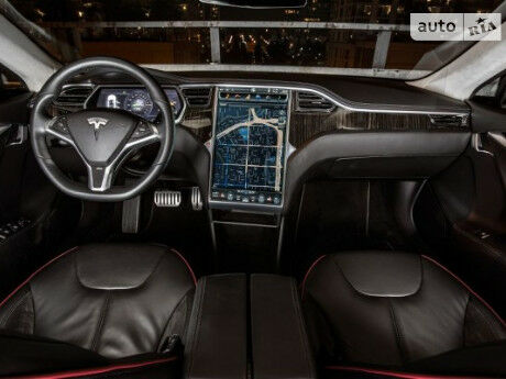 Тесла Модель С 2012 року Tesla Model S 2012 року